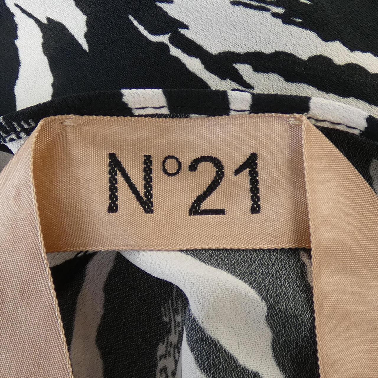 ヌメロヴェントゥーノ N°21 シャツ