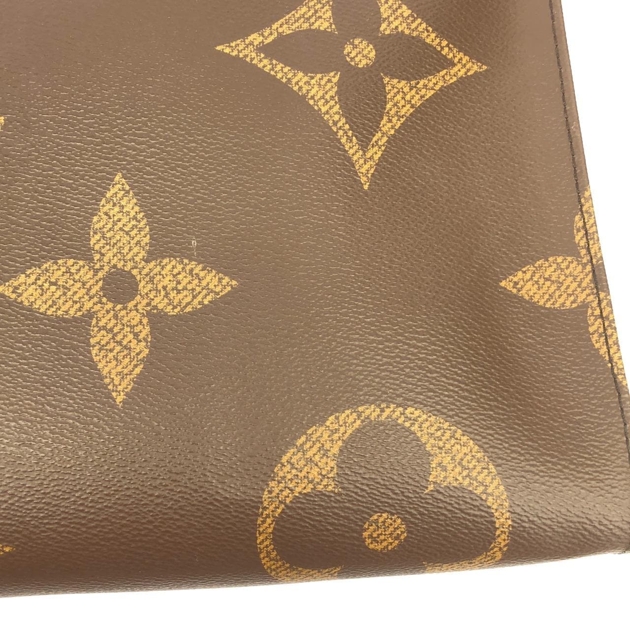 ルイヴィトン モノグラム ジャイアント オンザゴー GM M45320 バッグ