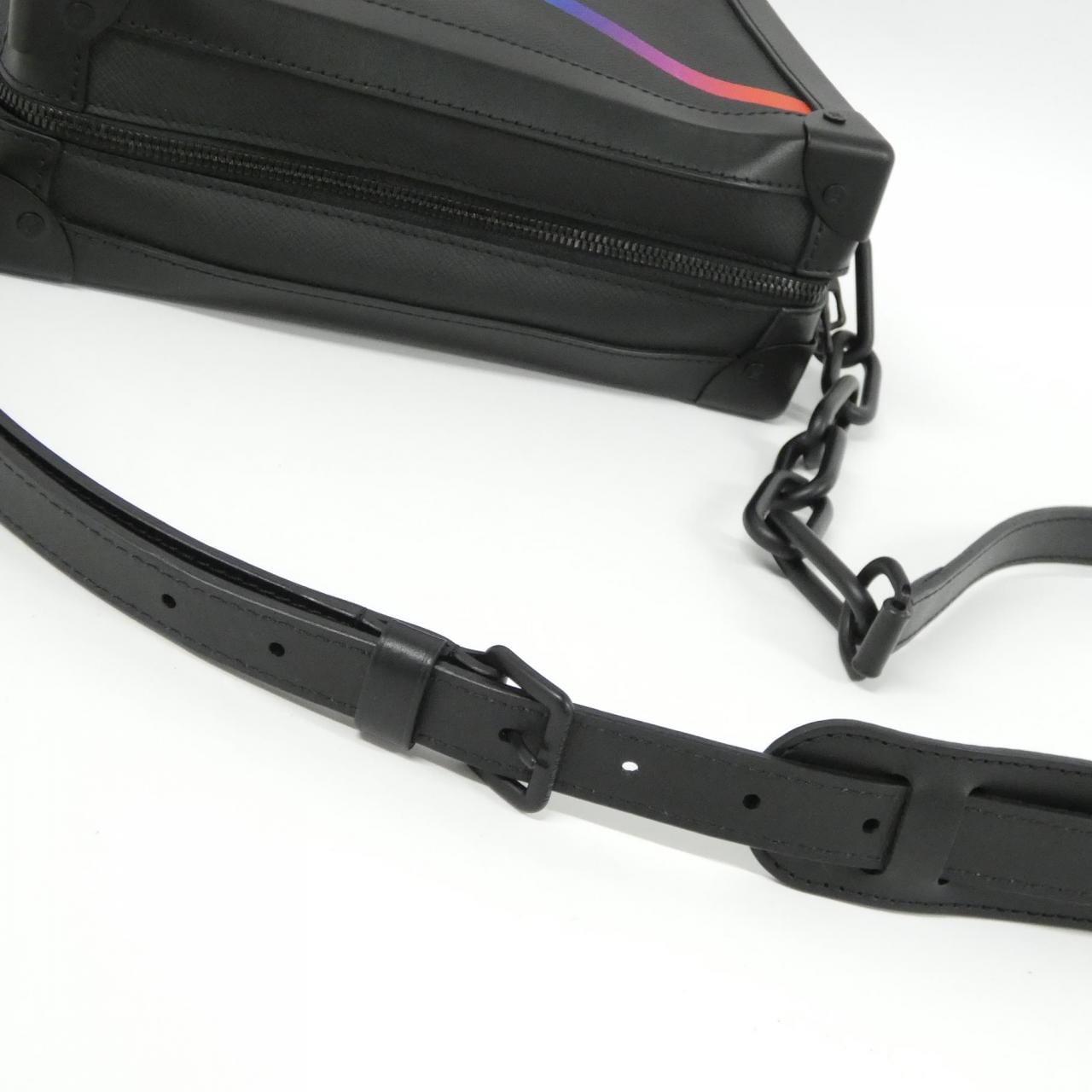 LOUIS VUITTON Taiga rainbow色 Soft Trunk M30341 單肩包