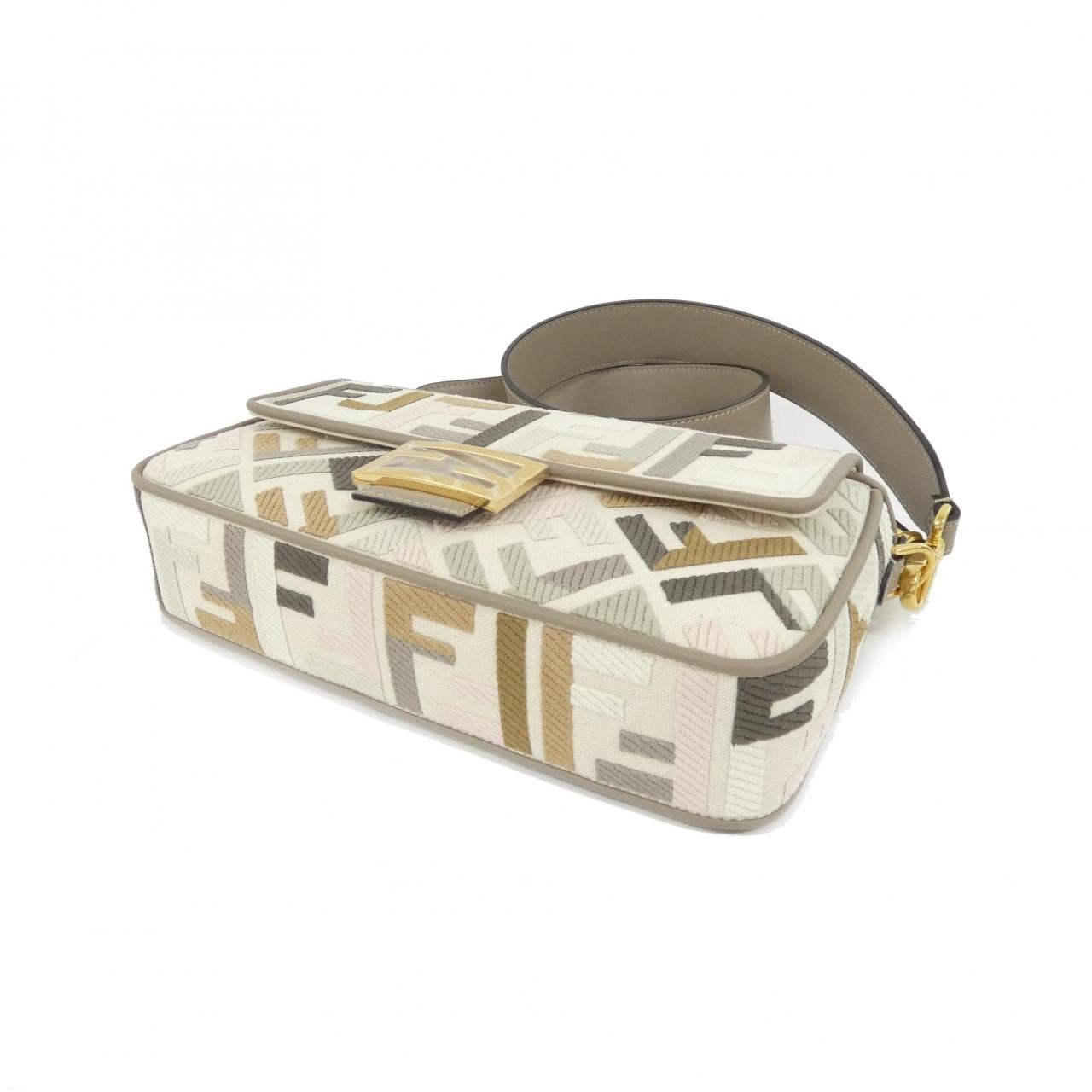 [新品] FENDI Baguette 8BR600 ANH4 单肩包