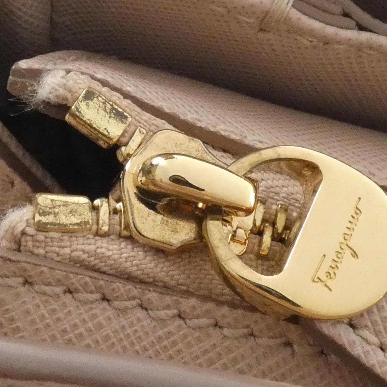 サルヴァトーレフェラガモ 21 F317 バッグ