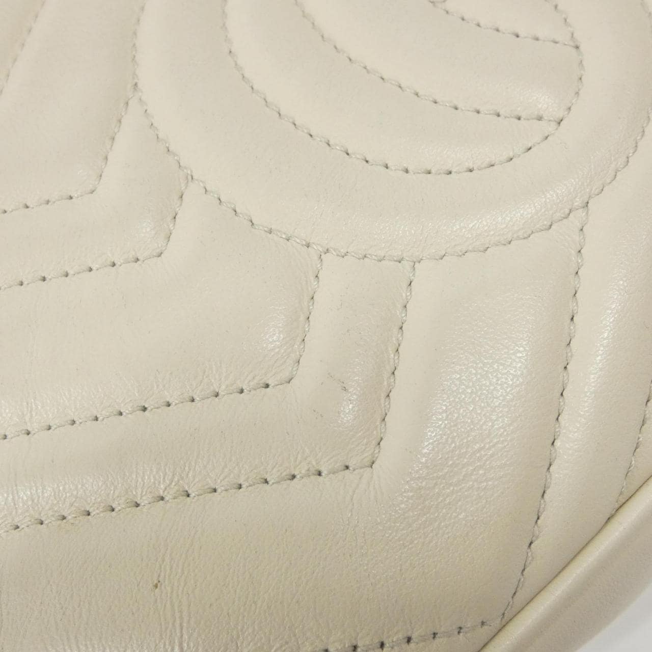 グッチ GG MARMONT 447632 DTD1T ショルダーバッグ