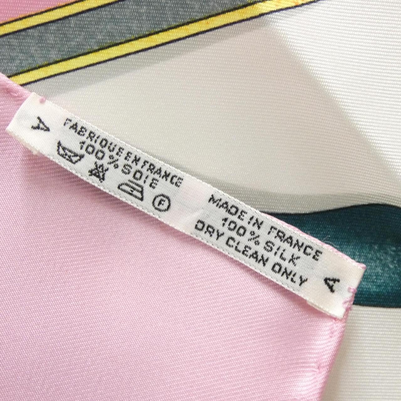 エルメス QU'IMPORTE LE FLACON カレ スカーフ