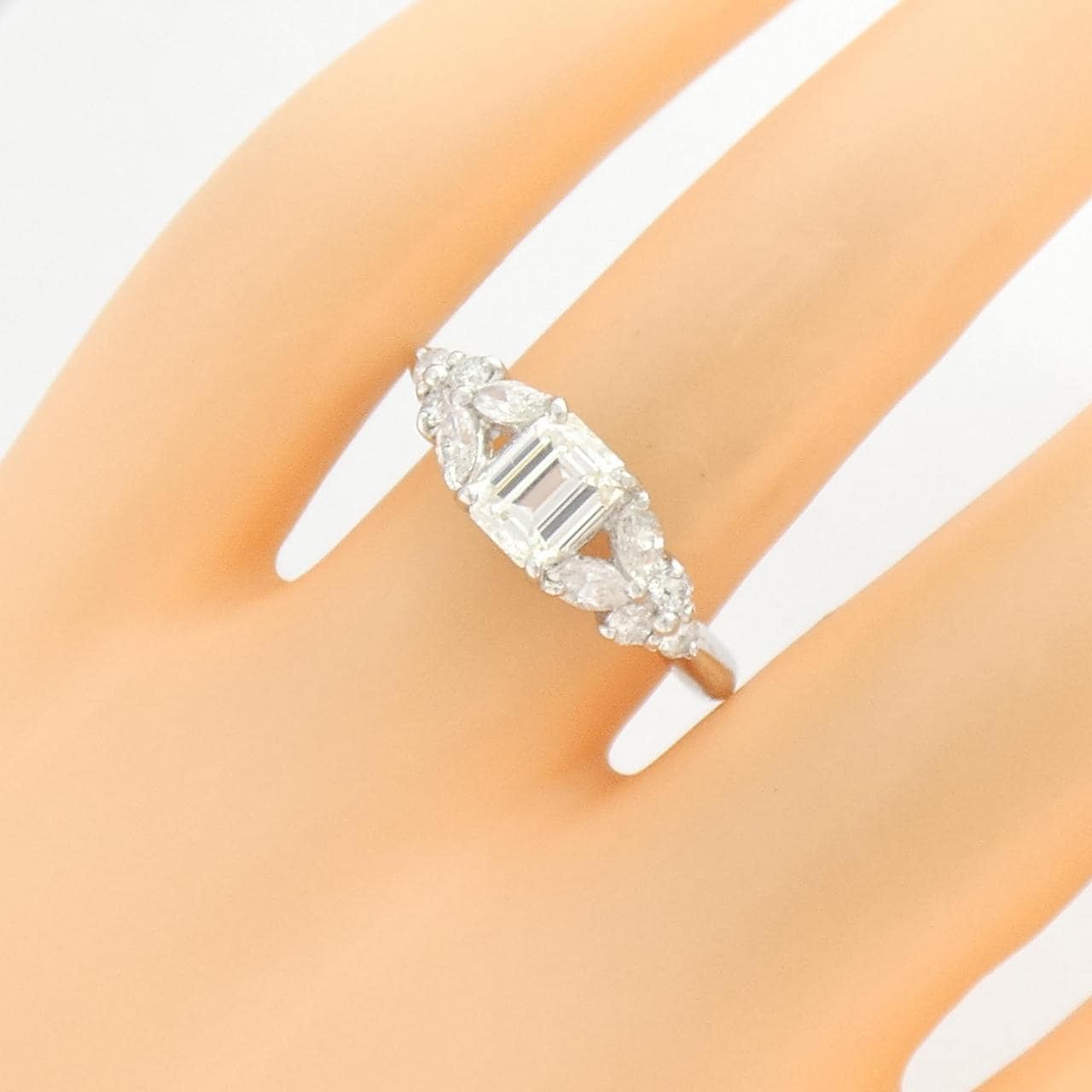 PT900 Diamond Ring 1.013CT L SI2 Emerald Cut