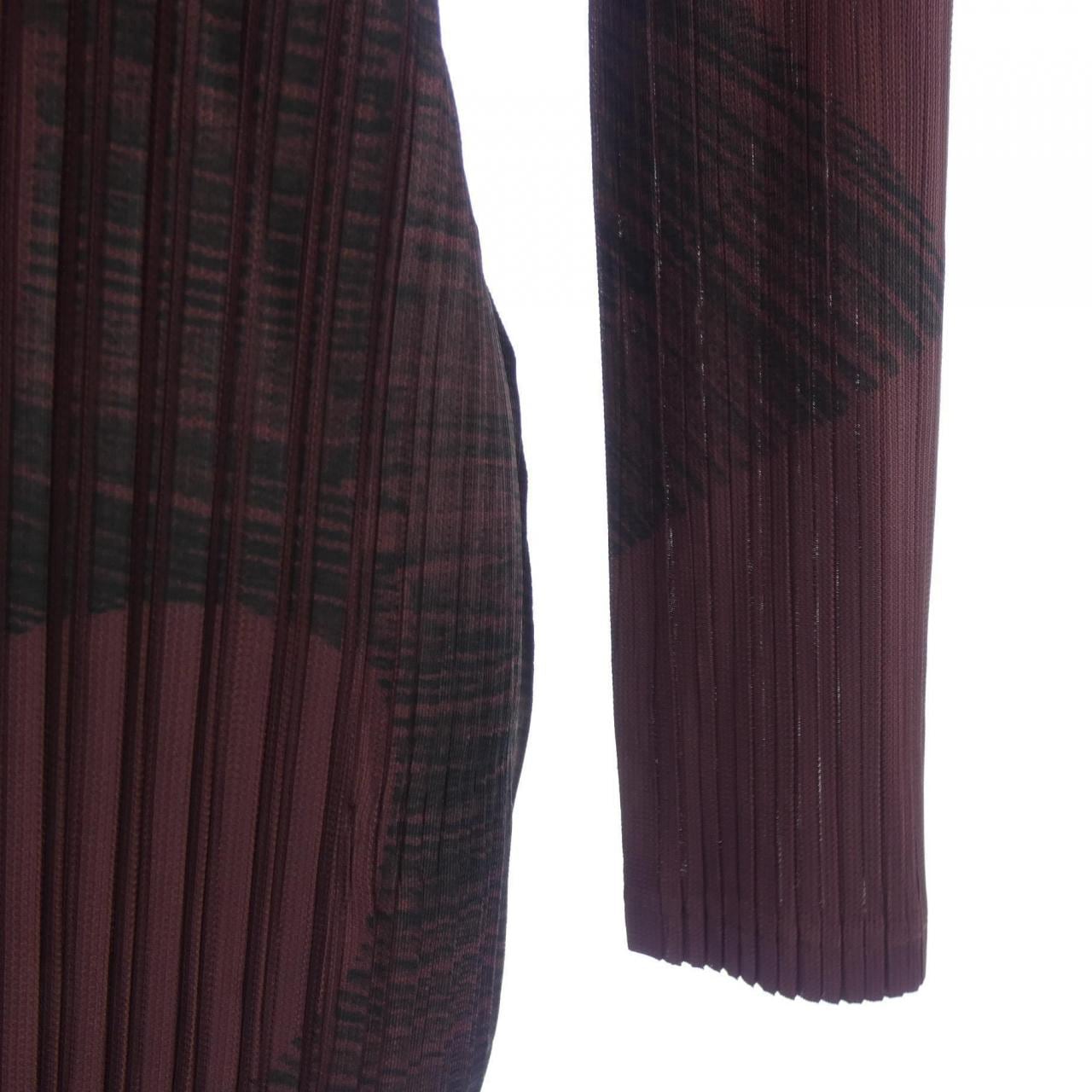 百褶PLEATS PLEASE上衣