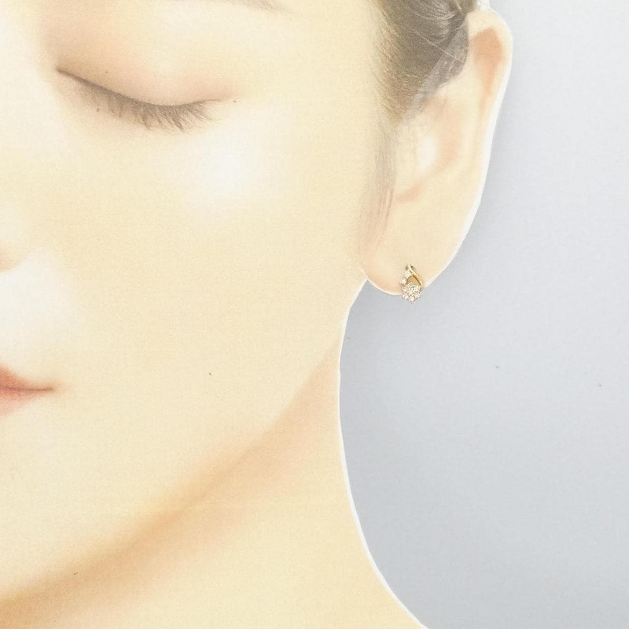 [BRAND NEW] K18YG flower Diamond earrings 0.20CT