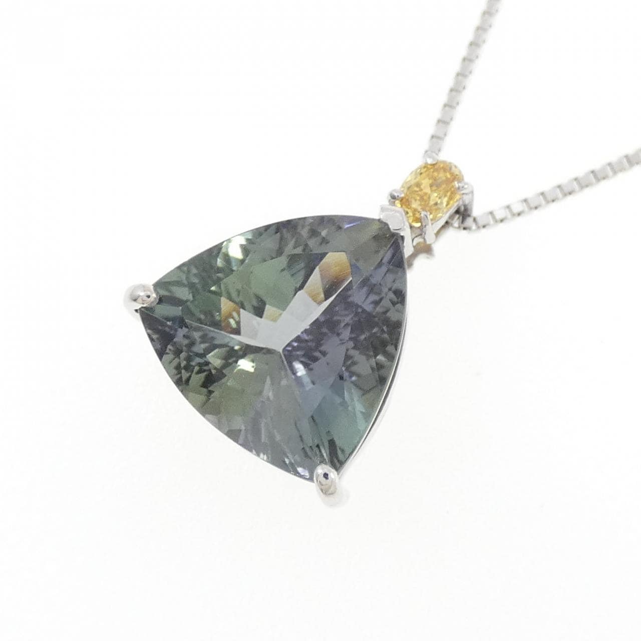 K18WG ゾイサイト ネックレス 3.86CT
