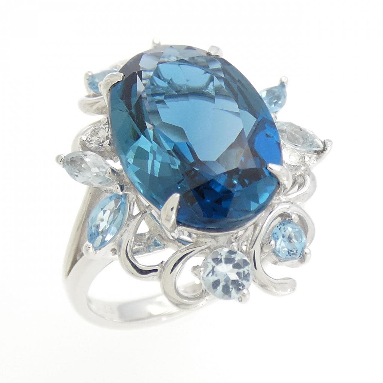 K18WG Blue Topaz Ring 6.33CT