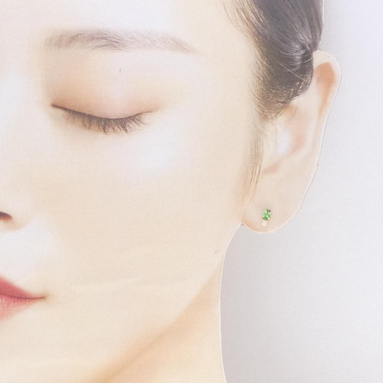 K18YG グリーンガーネット ピアス 0.36CT