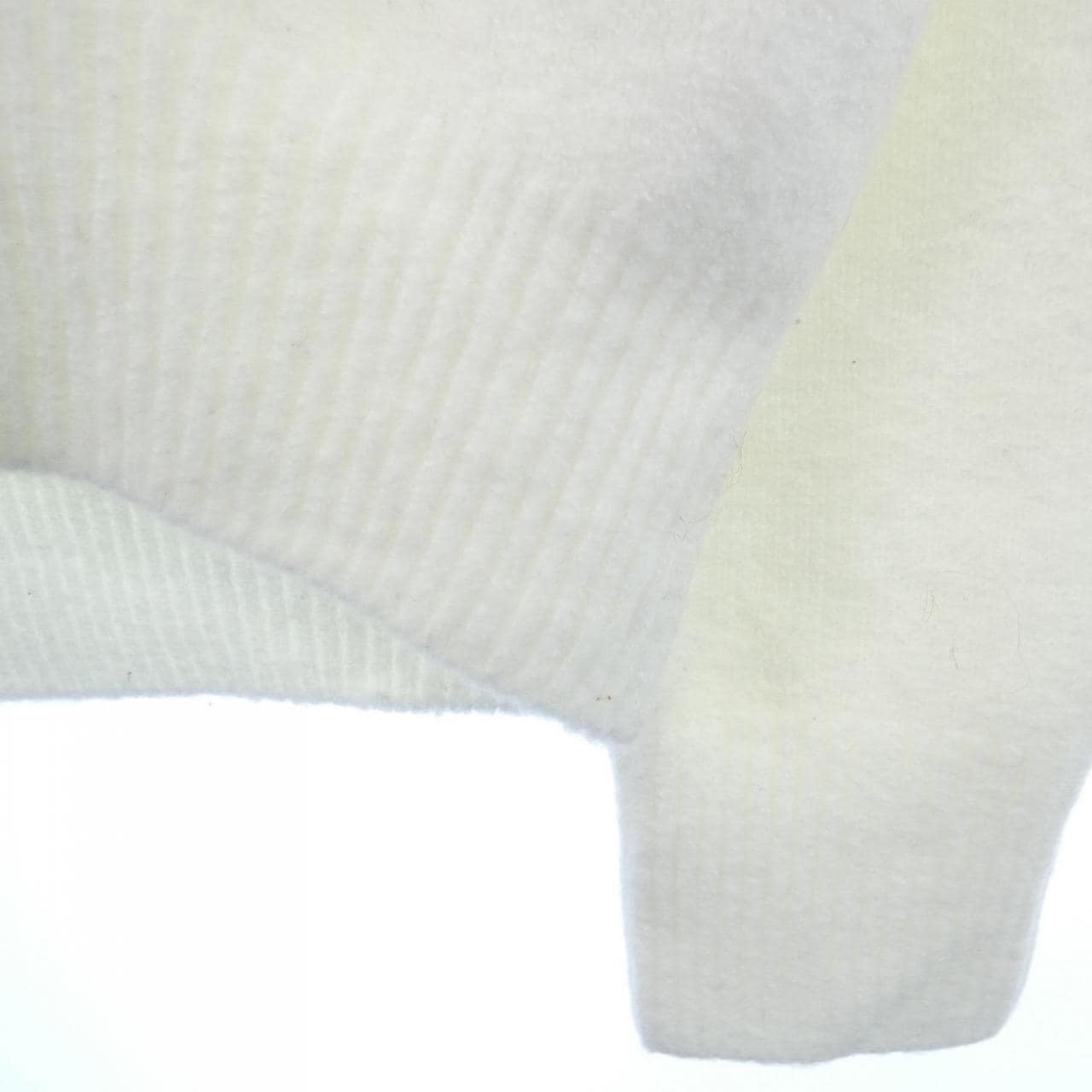 Apuweiser-riche knit