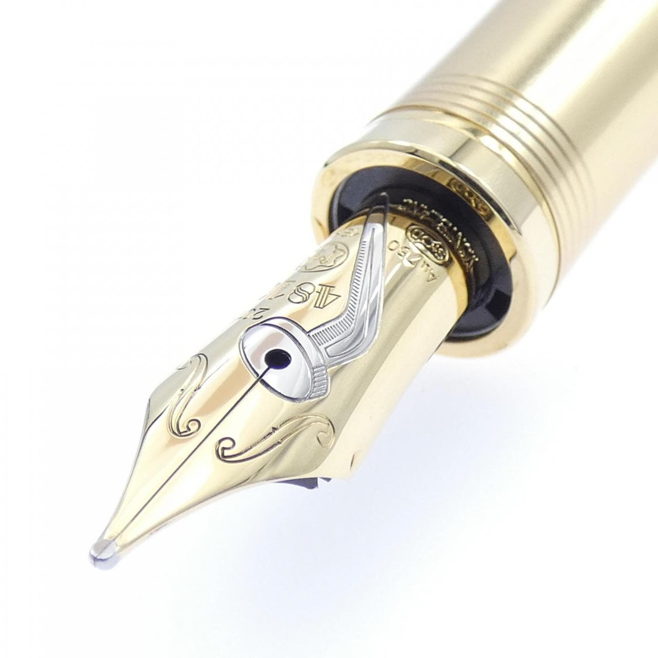 MONTBLANC 2015年卢奇亚诺·帕瓦罗蒂888 111674钢笔