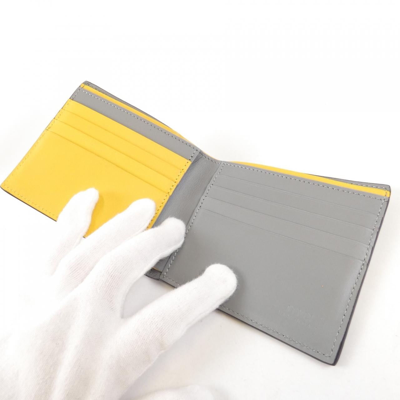 フェンディ FENDI FENDI 二つ折り財布 Bi-Fold Wallet 7M0169