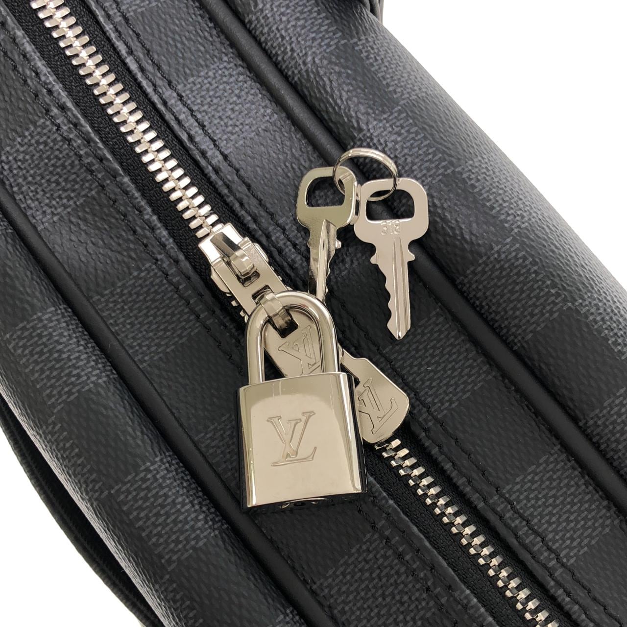 ルイヴィトン ダミエ グラフィット ポルト ドキュマン ヴォワヤージュ N40445 バッグ