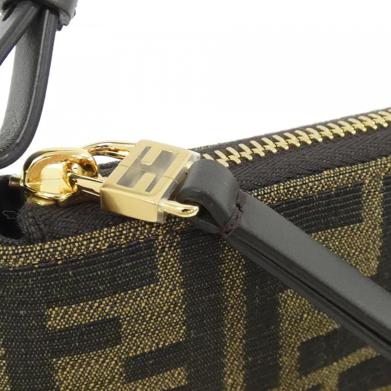 【新品】フェンディ フラット バゲット 8M0536 A98P バッグ