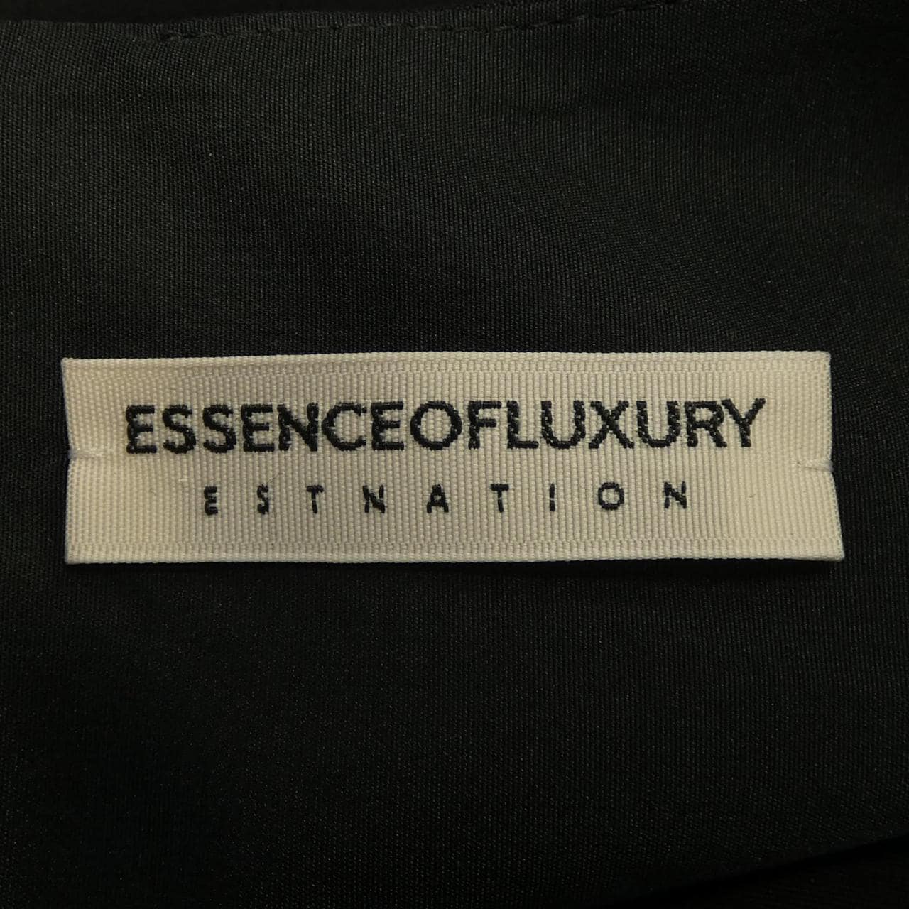 ESSENCEOFLUXURY トップス