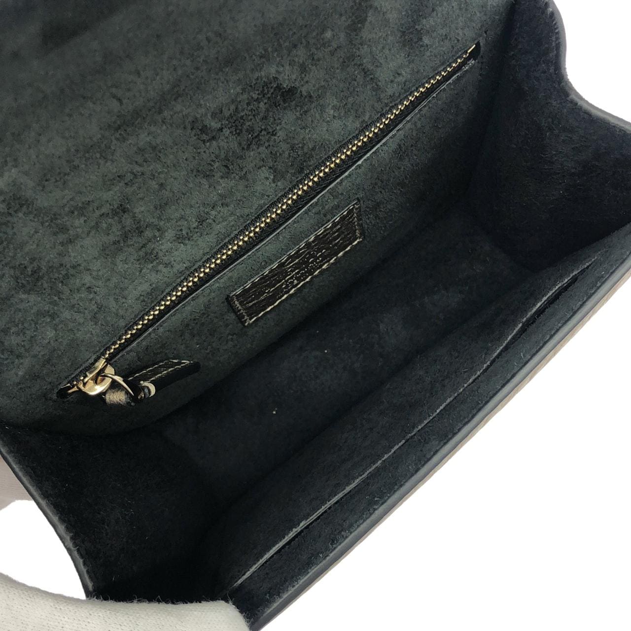 ヴァレンティノガラヴァーニ バッグ