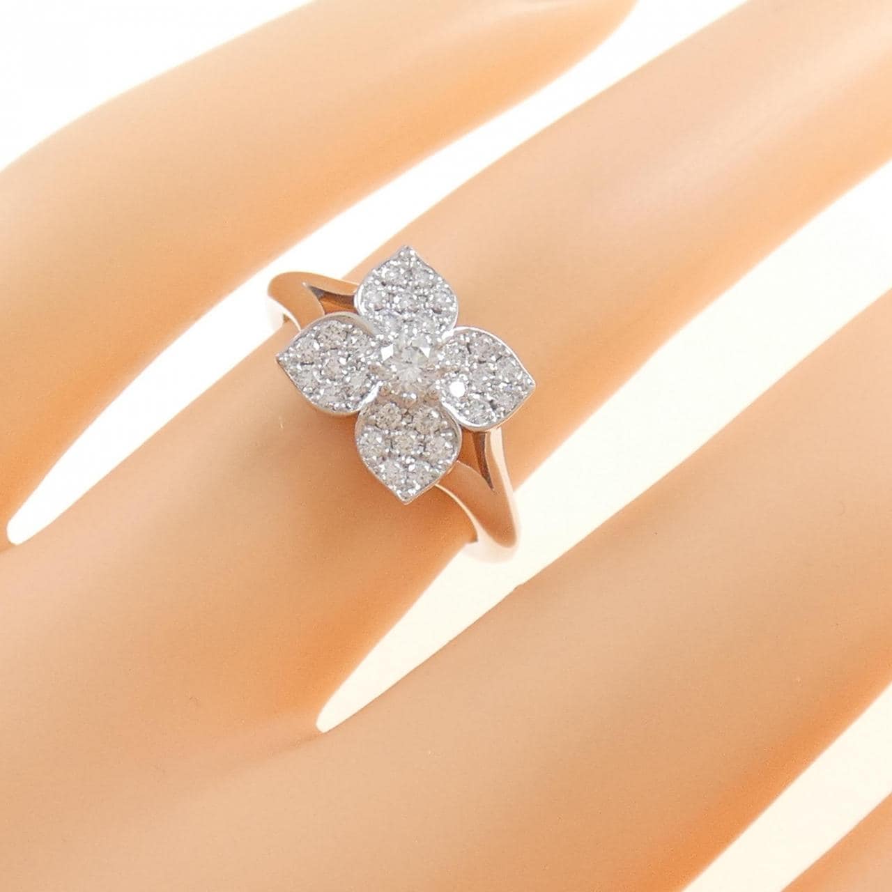 K18WG フラワー ダイヤモンド リング 0.11CT