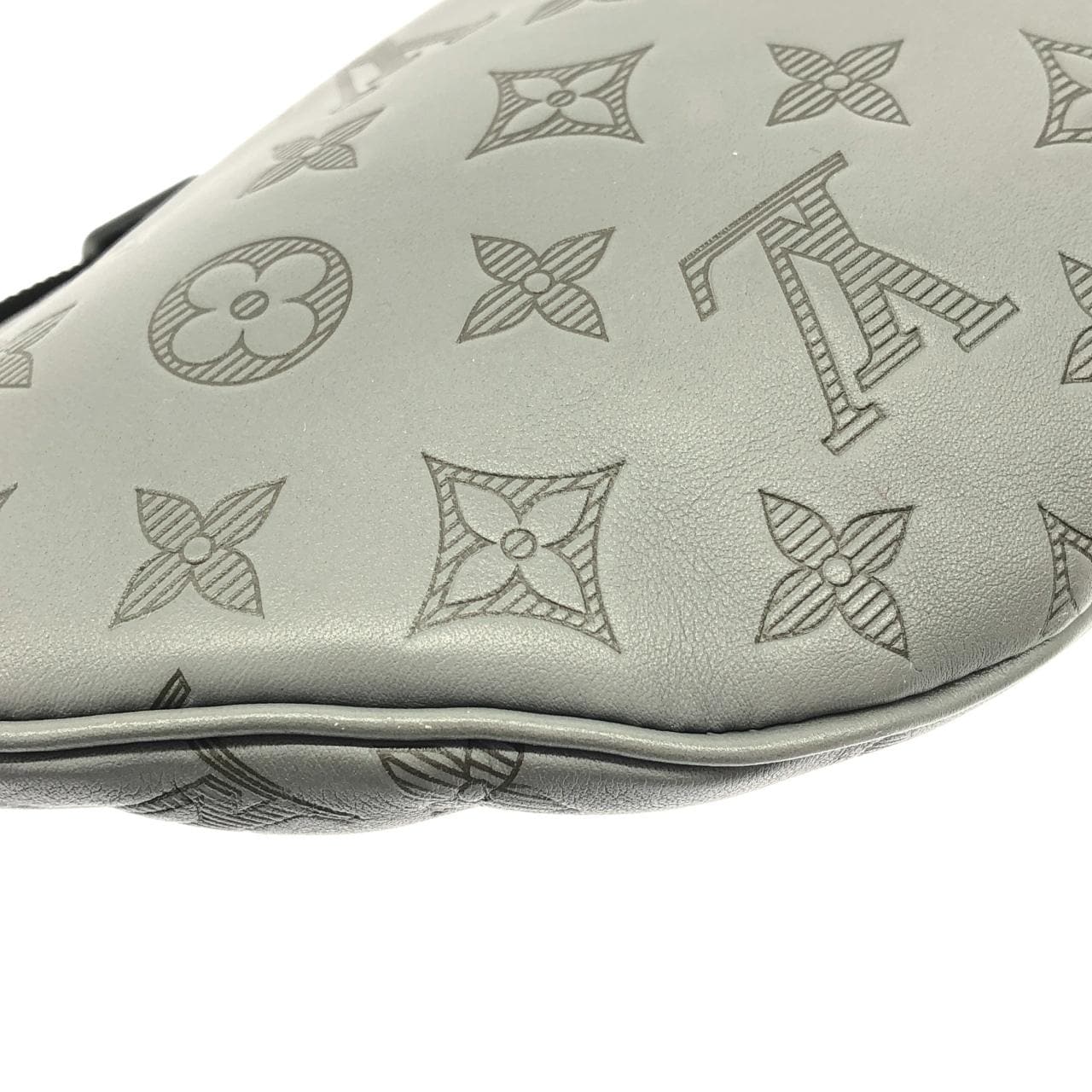 ルイヴィトン モノグラム シャドウ ディスカバリー バムバッグ PM M46108 ショルダーバッグ