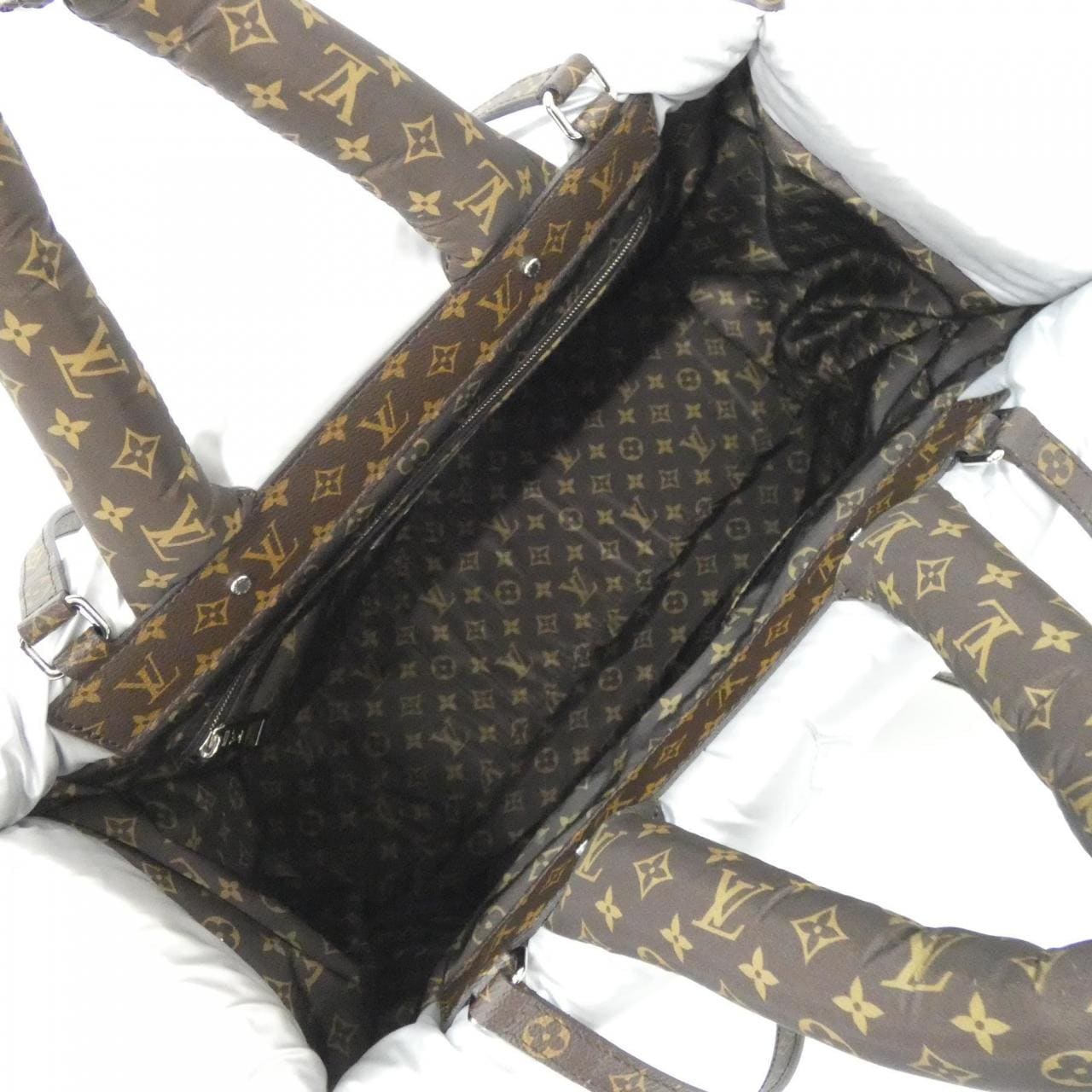 ルイヴィトン LVピロー オンザゴー GM M21053 バッグ