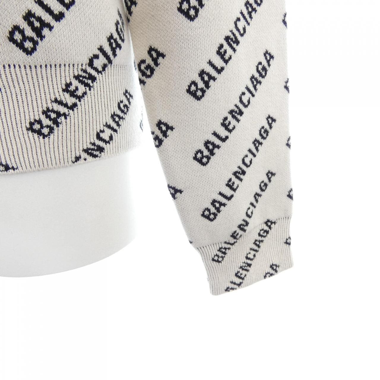 バレンシアガ BALENCIAGA 704428 T3233 ニット