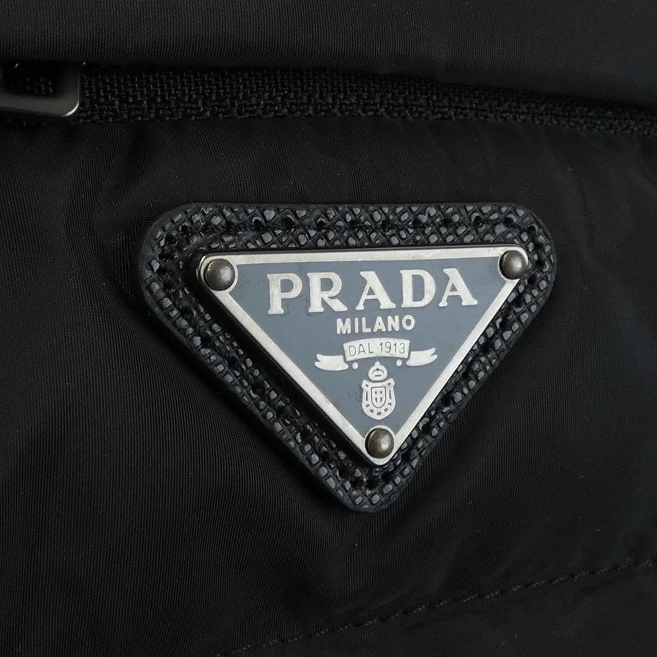 プラダ PRADA トライアングルロゴ SGC933 SOOO 1WQ9 ダウンジャケット
