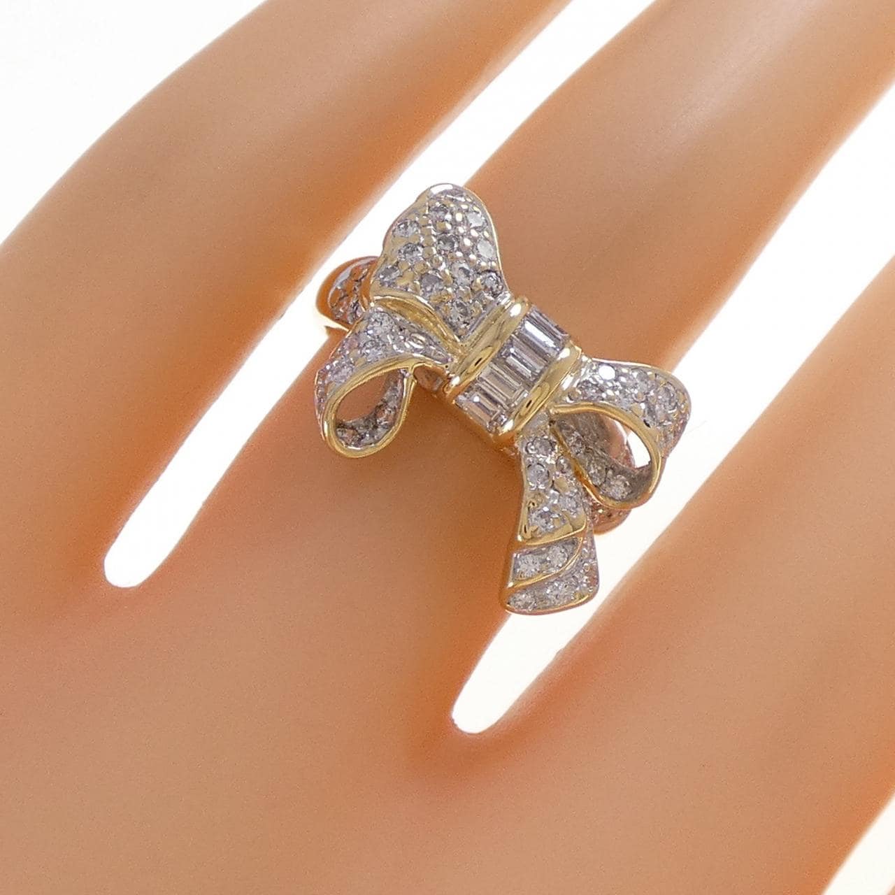 K18YG/K18WG リボン ダイヤモンド リング 0.75CT