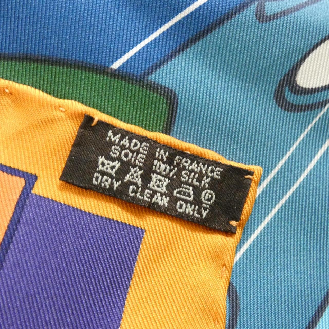 エルメス SPACE SHOPPING AU FAUBOURG カレ スカーフ