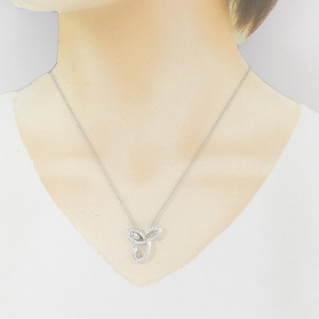 ハリーウィンストン リリークラスター ネックレス 0.12CT