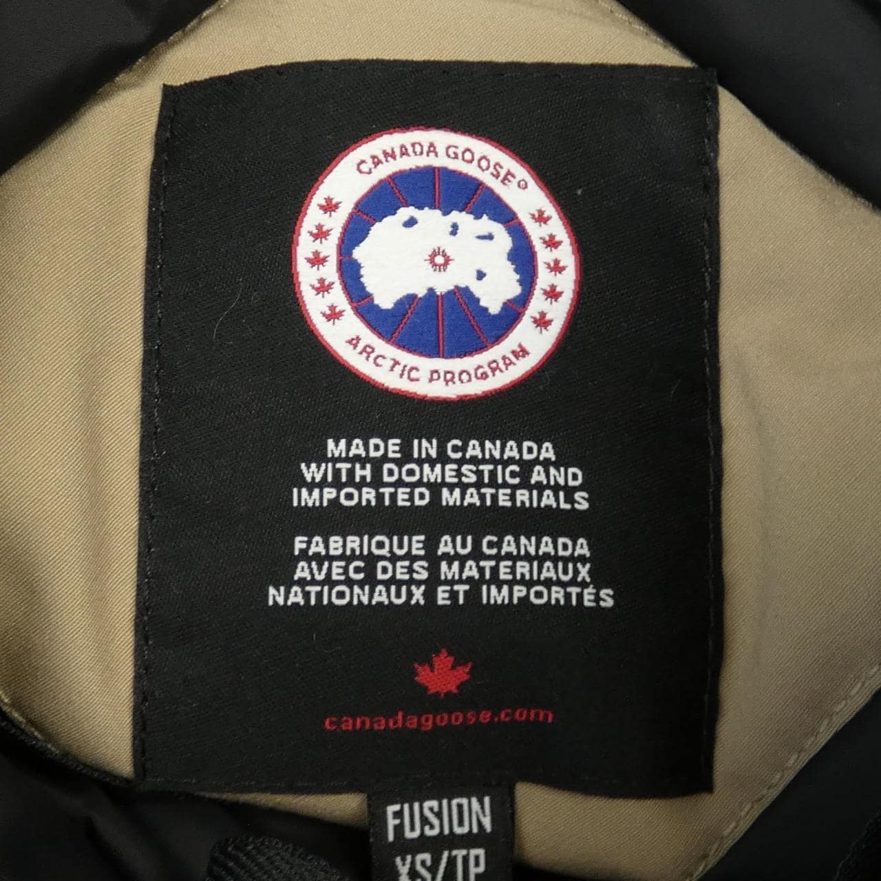 加拿大鹅CANADA GOOSE羽绒大衣