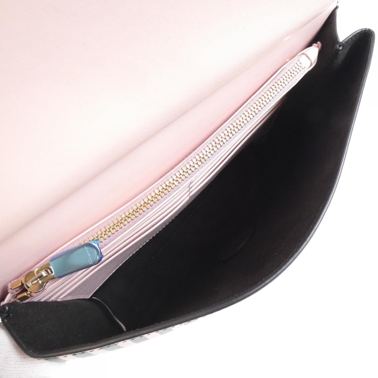 サルヴァトーレフェラガモ 22 0257 ショルダーバッグ