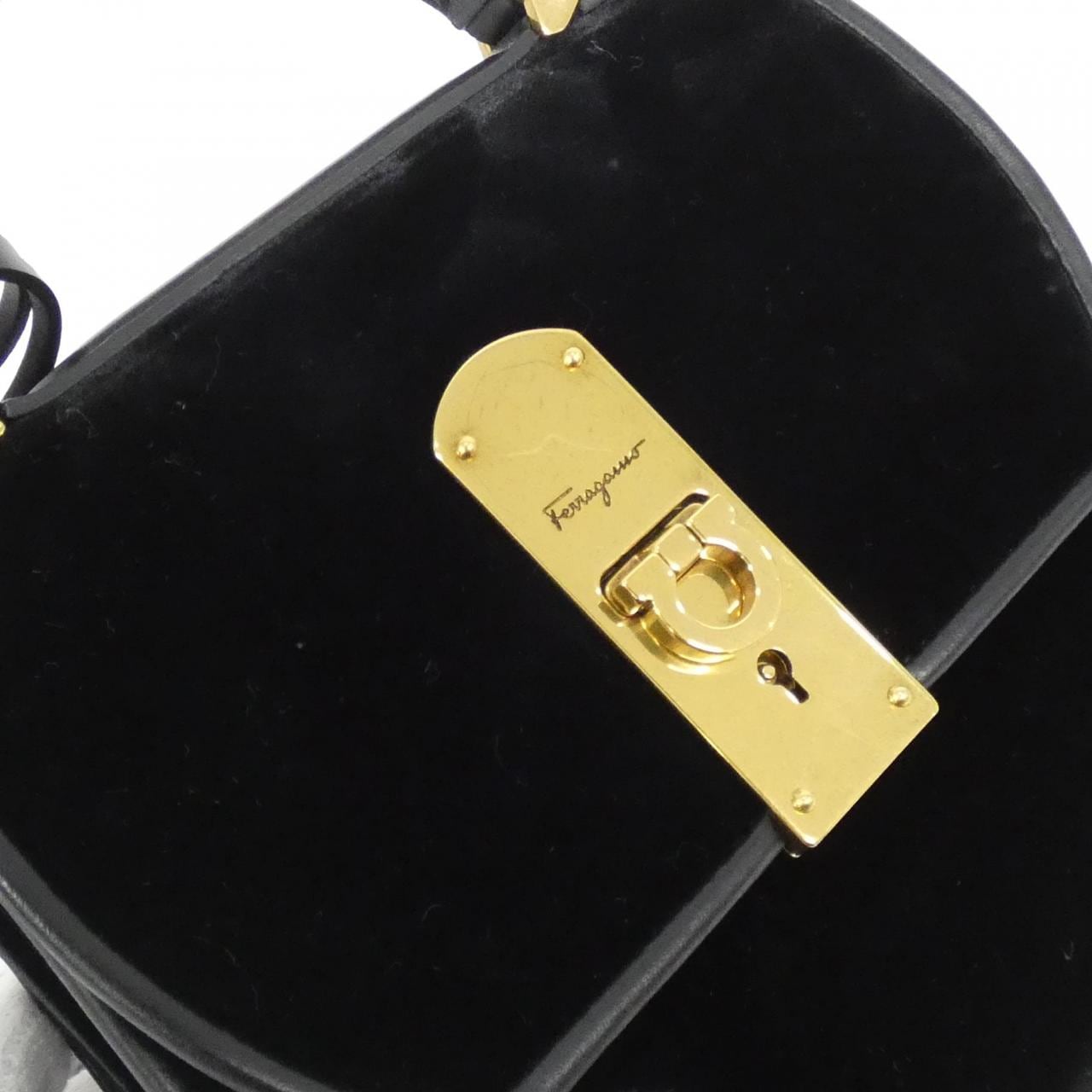 サルヴァトーレフェラガモ 21 0368 バッグ