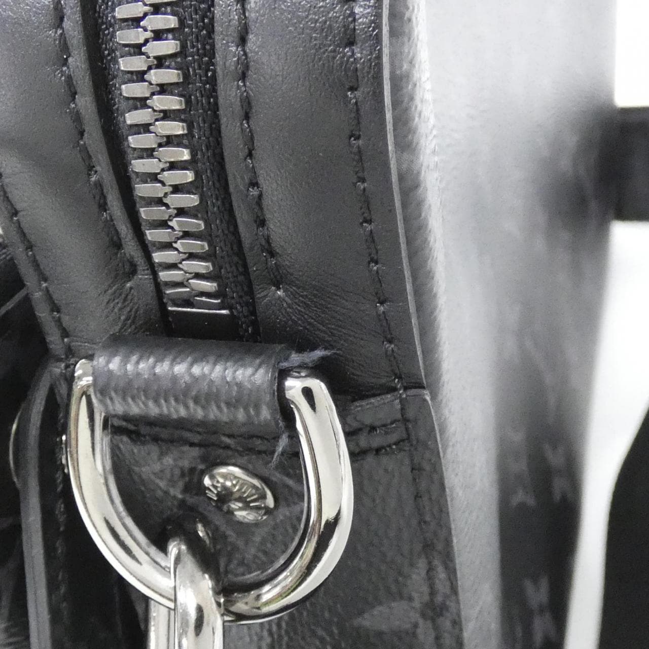 ルイヴィトン モノグラム エクリプス リバース トリオ メッセンジャー M69443 ショルダーバッグ