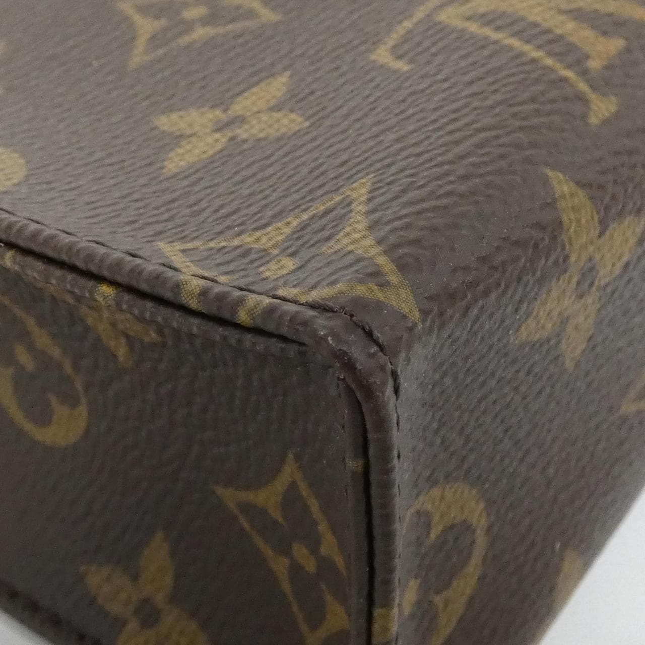 ルイヴィトン モノグラム ポッシュ トワレ 26cm M47542 ポーチ