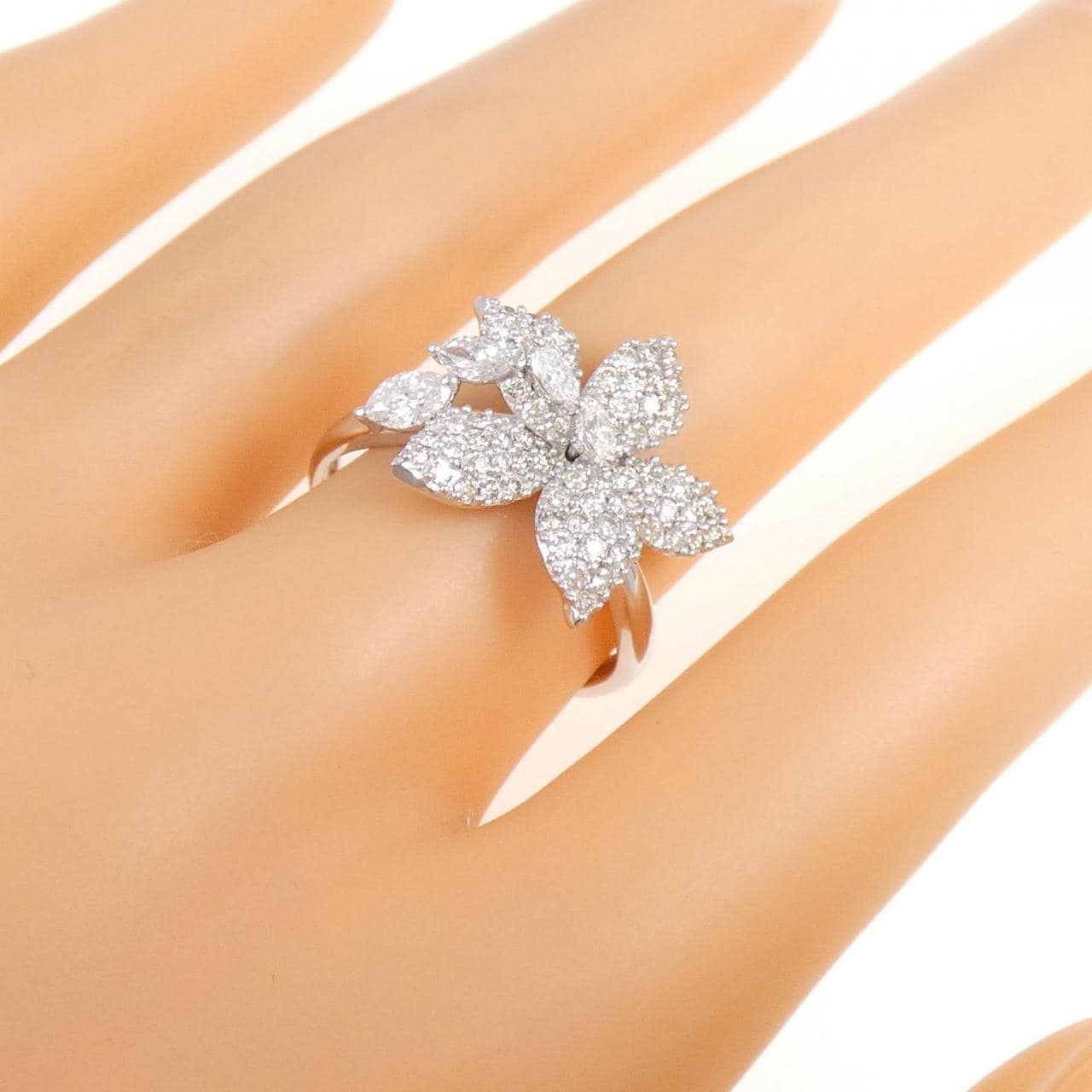 K18WG flower Diamond ring 0.90CT