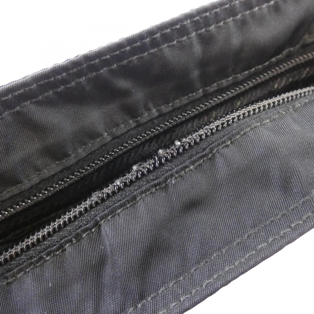 Prada VA0563 Shoulder Bag