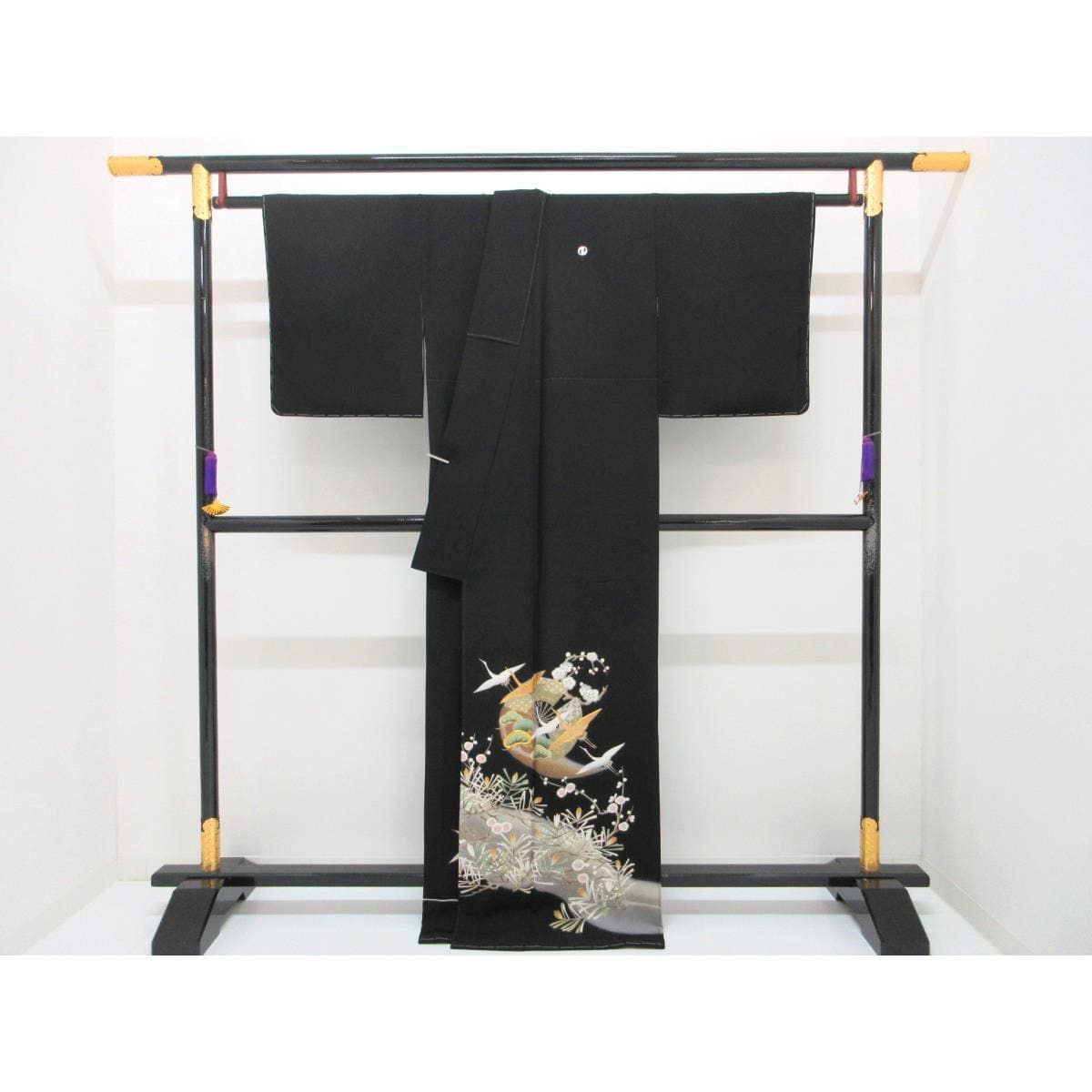 【未使用品】留袖　友禅金彩加工　刺繍入りボカシ染　左二ツ丁子巴　身幅Ｌ寸