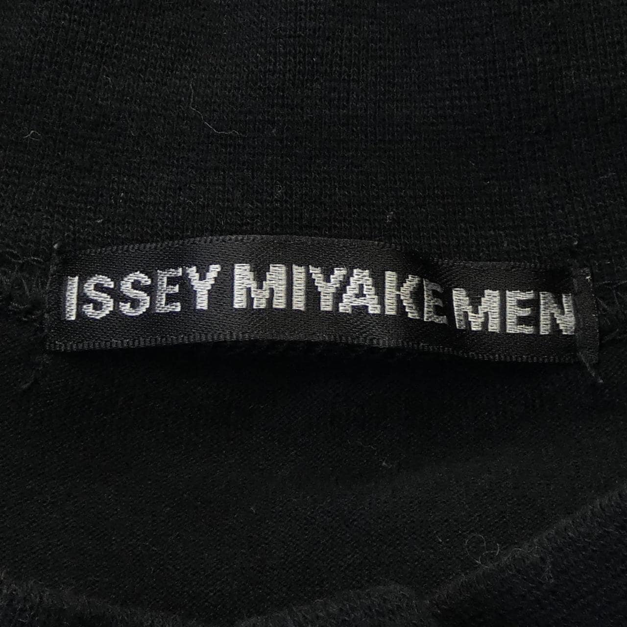 ISSEY MIYAKE MEN Tops