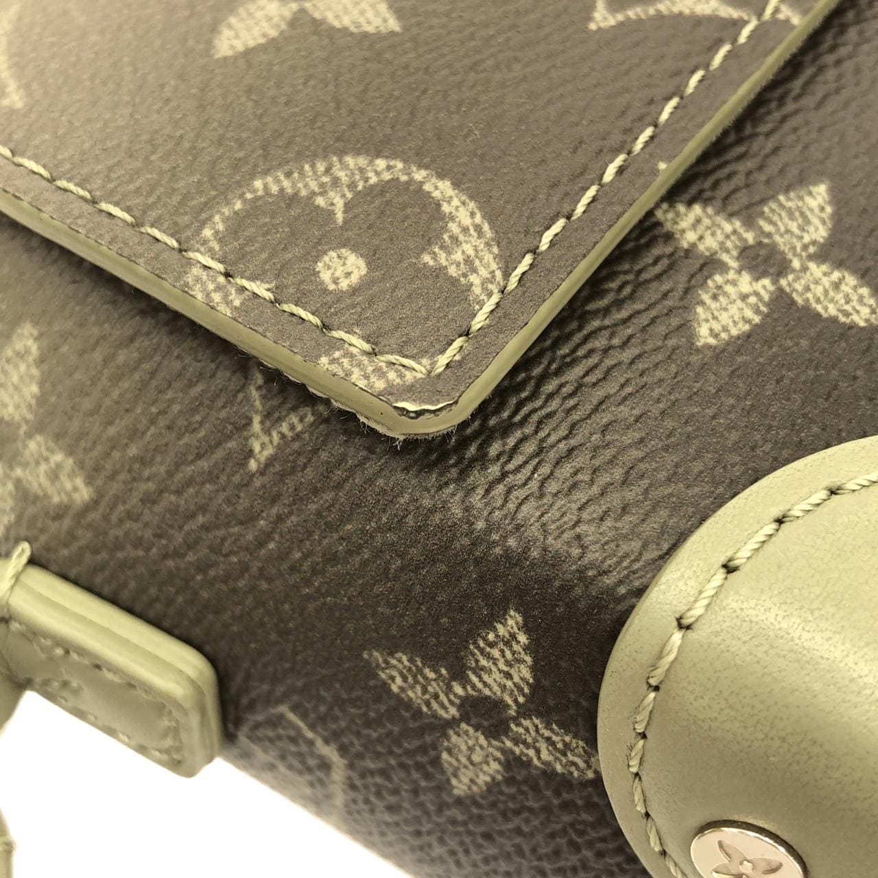 ルイヴィトン モノグラム グラディエント スティーマー ウェアラブル ウォレット M11543 ショルダーバッグ