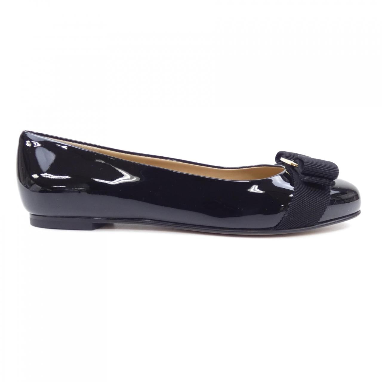 サルヴァトーレフェラガモ SALVATORE FERRAGAMO フラットシューズ
