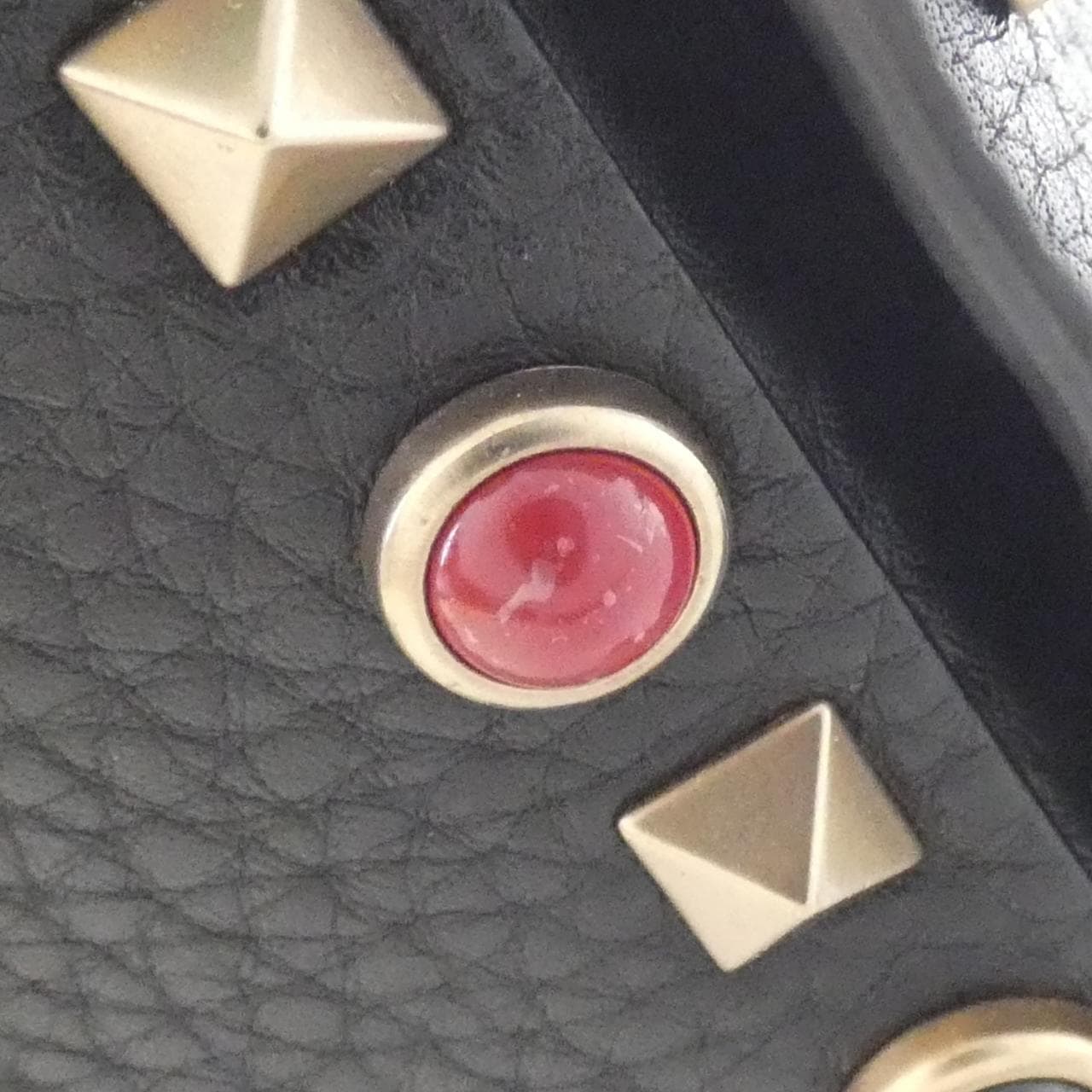 VALENTINO GARAVANI LW2B0053 WWE Shoulder Bag