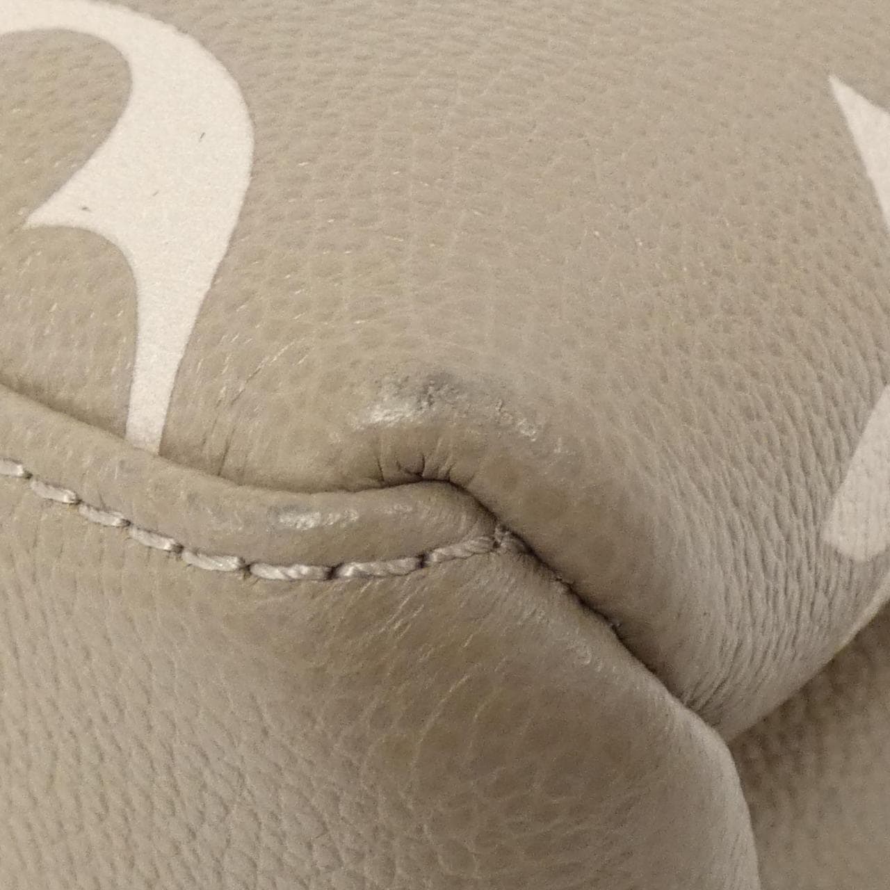 LOUIS VUITTON Bicolor Monogram Empreinte Palais PM M58914 Bag