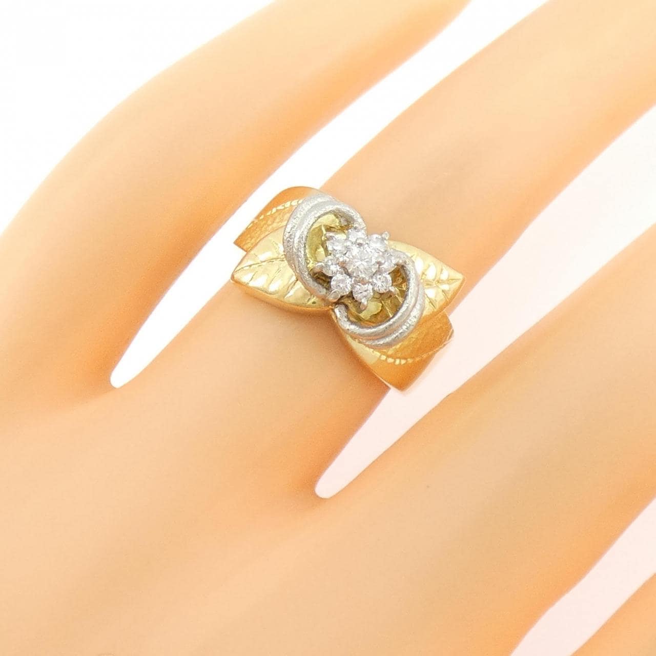 18KYG/PT900 フラワー ダイヤモンド リング