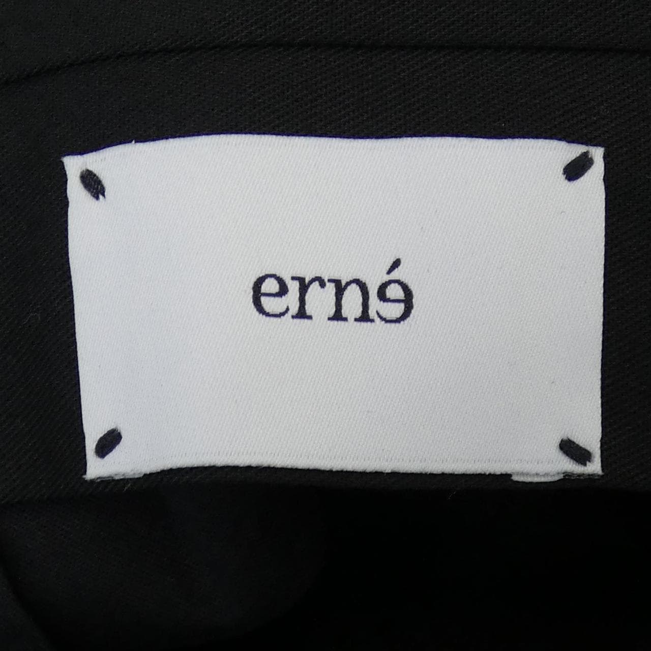 erne パンツ