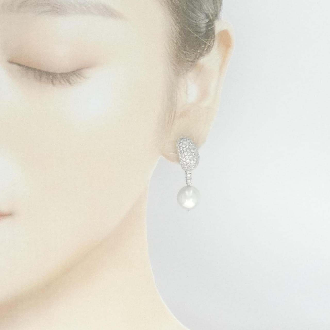 PT900/14KWG White Butterfly Pearl Earrings 11.2mm