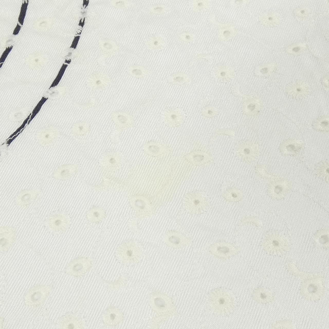 エルメス CARRE BRODERIE ANGLAISE 983529S スカーフ