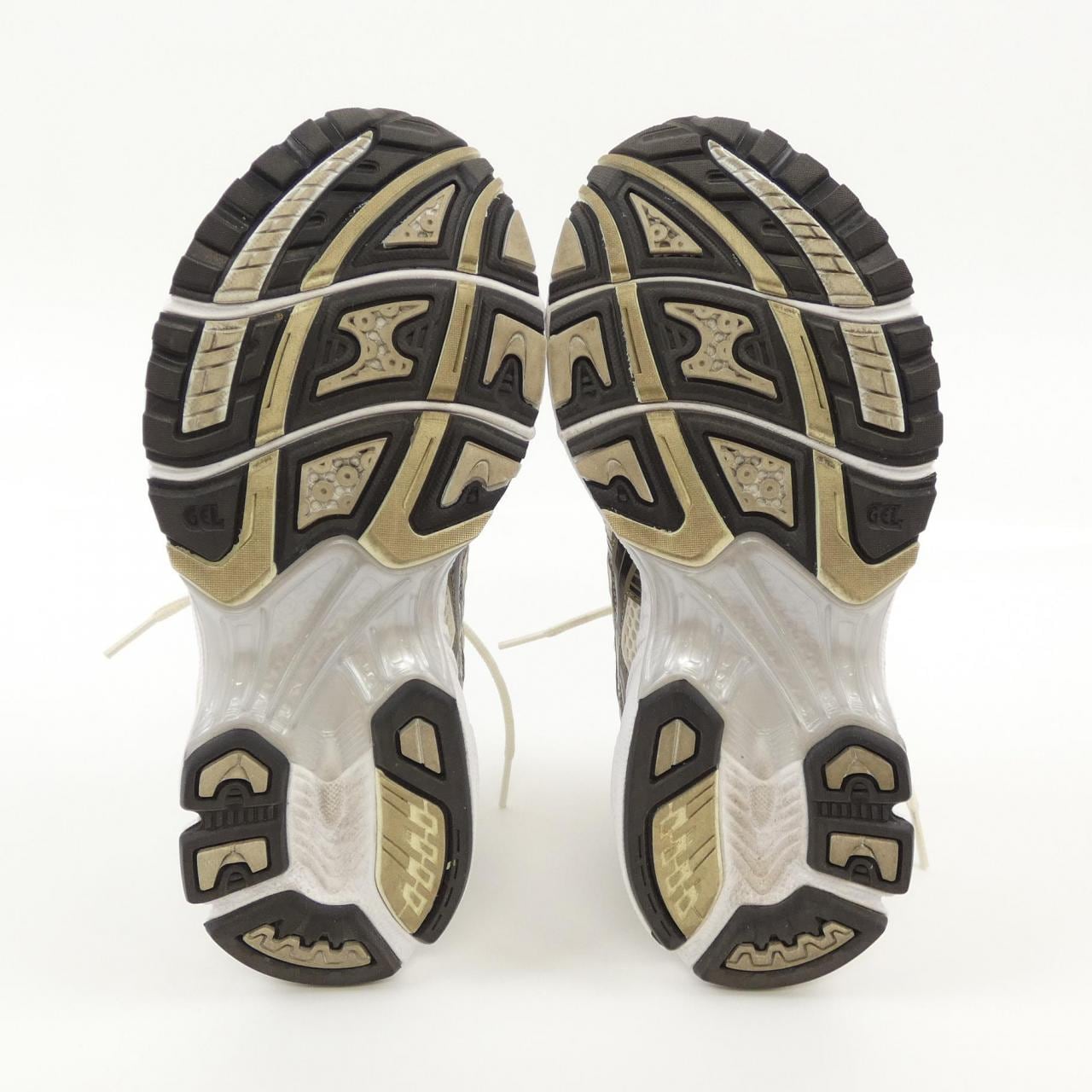 ASICS运动鞋
