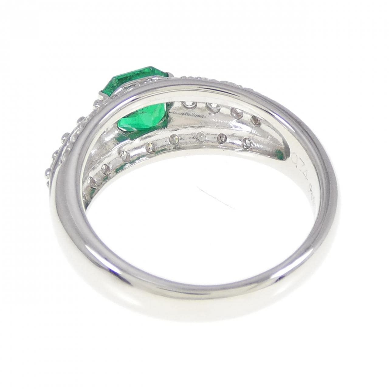 PT エメラルド リング 0.74CT