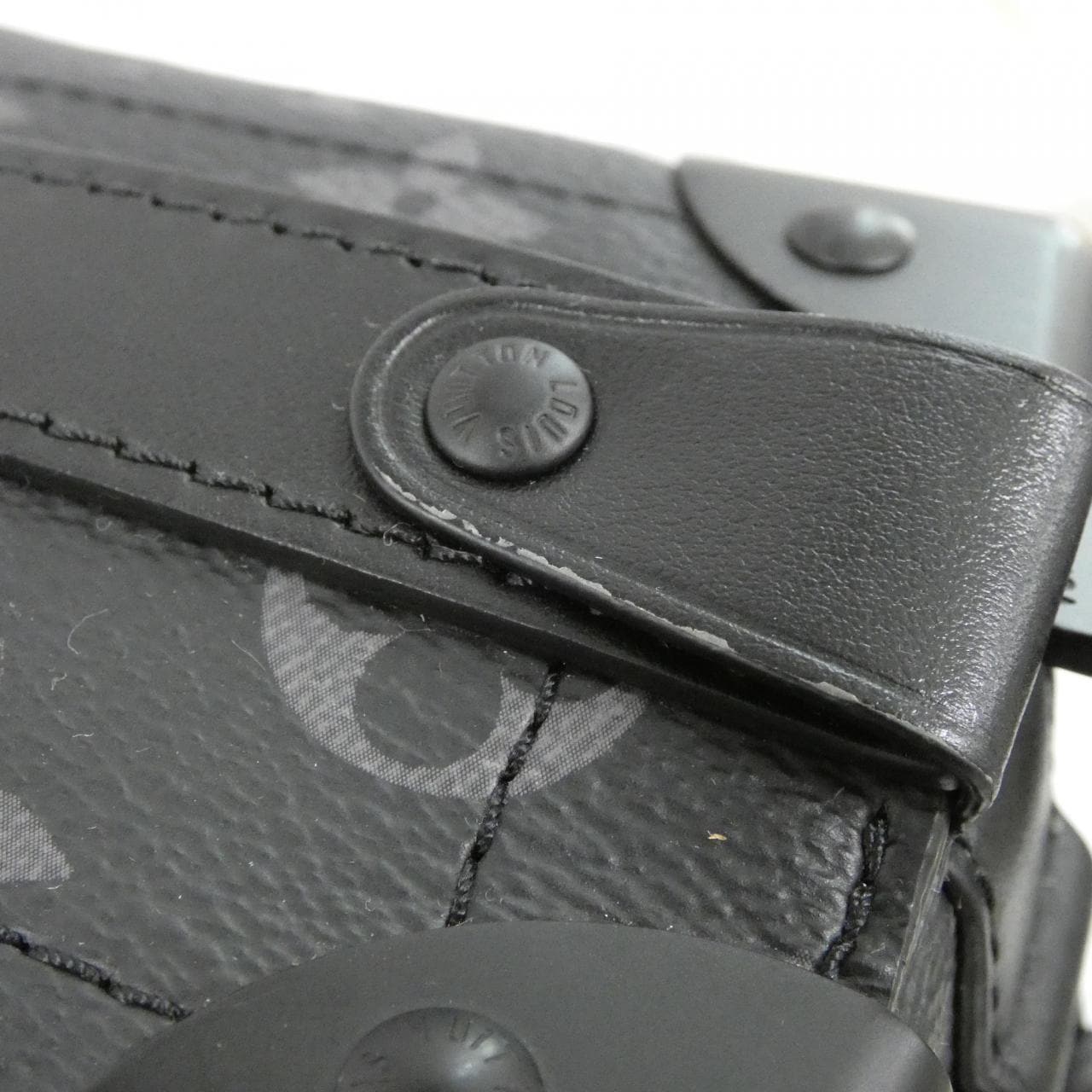 LOUIS VUITTON Monogram Eclipse Soul Trunk EW M11744 肩背包