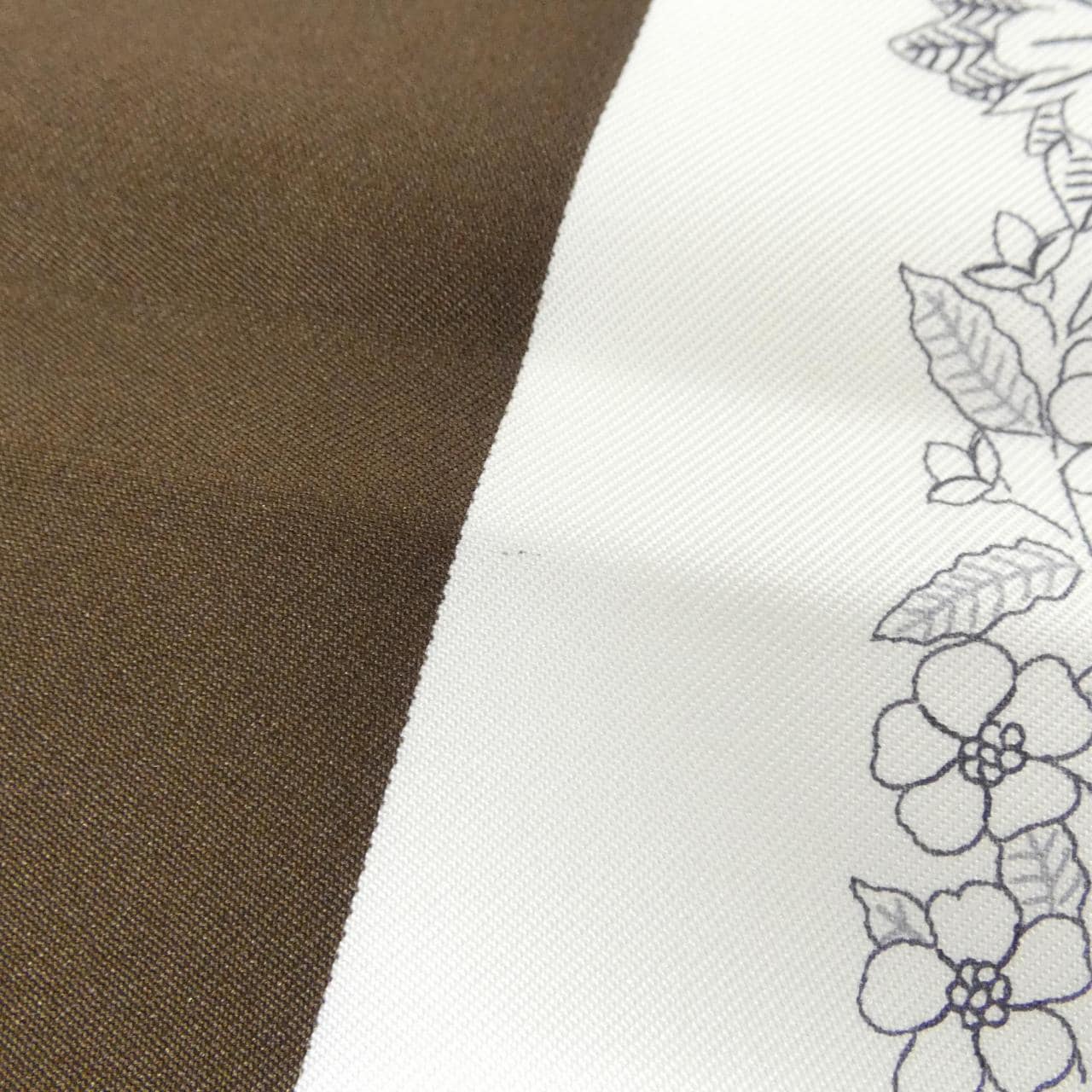 エルメス BRIDES DE GALA EN FLEURS カレ スカーフ