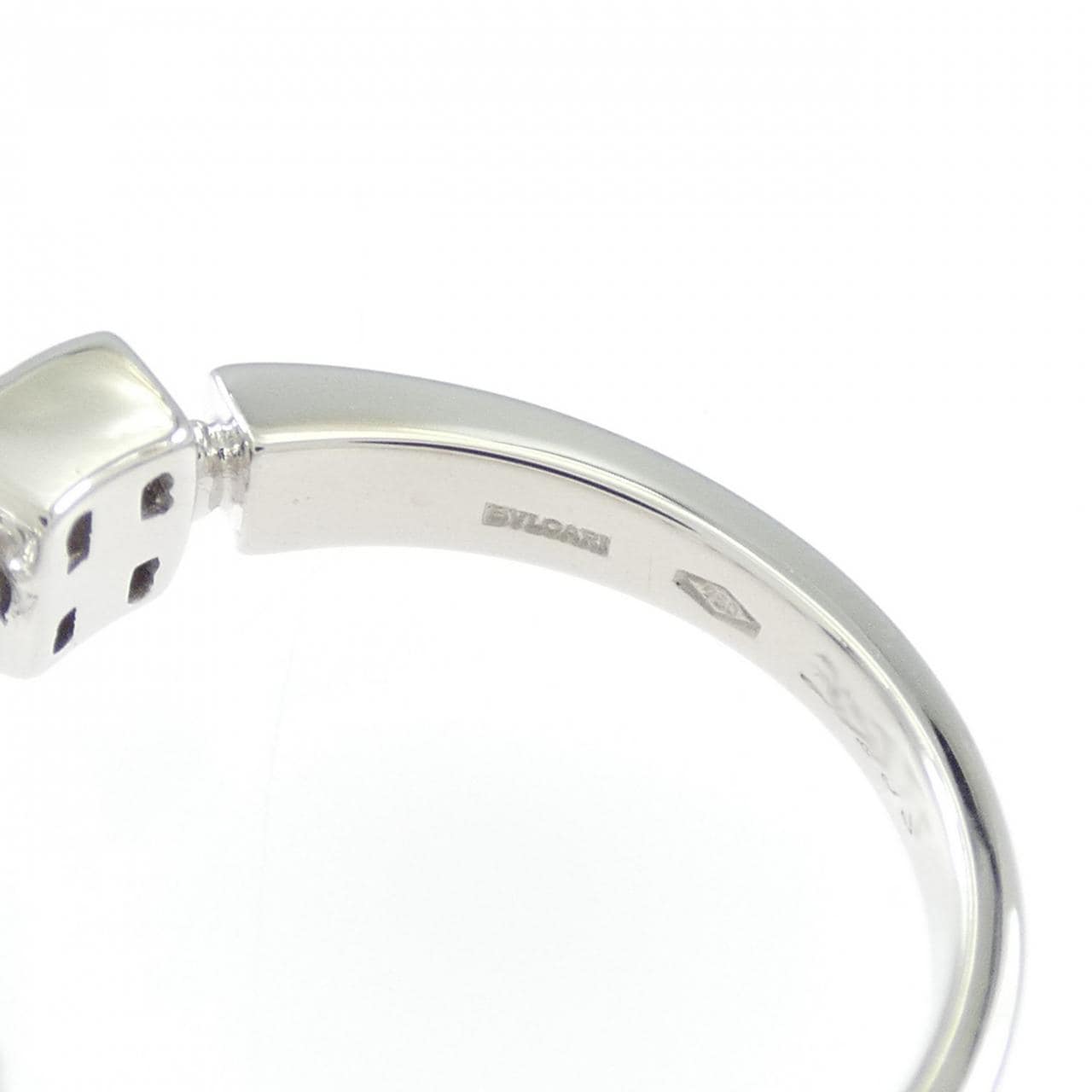 BVLGARI Lucia 戒指 0.35CT D VVS1